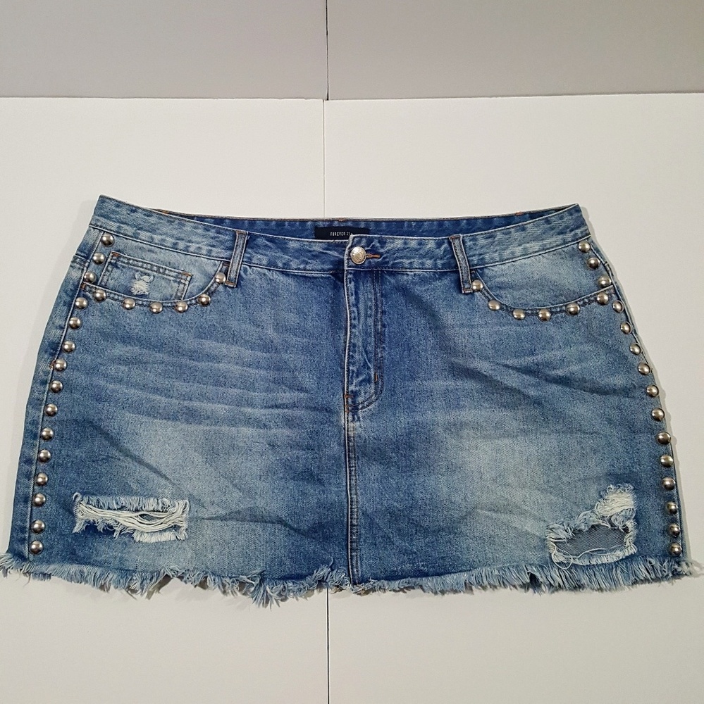 NWOT Forever21Plus Jean Skirt Size 20 Distressed
